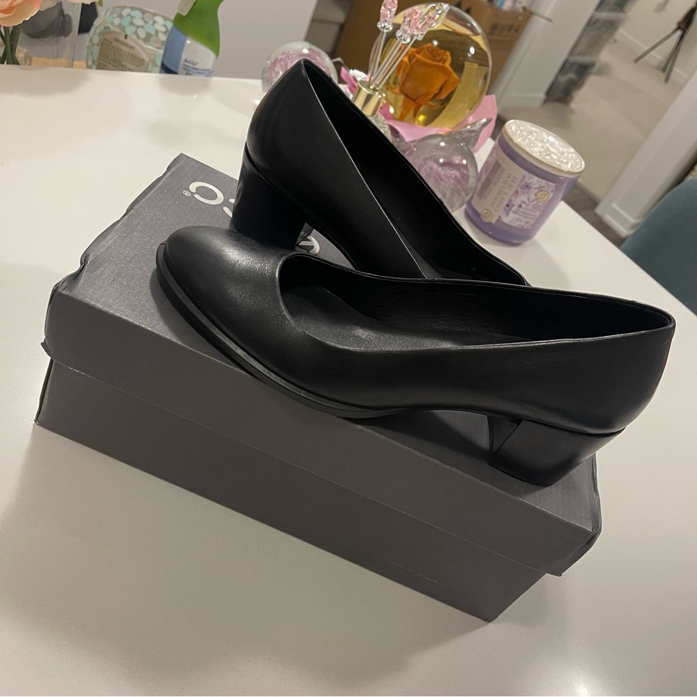 ECCO’ Shape 35